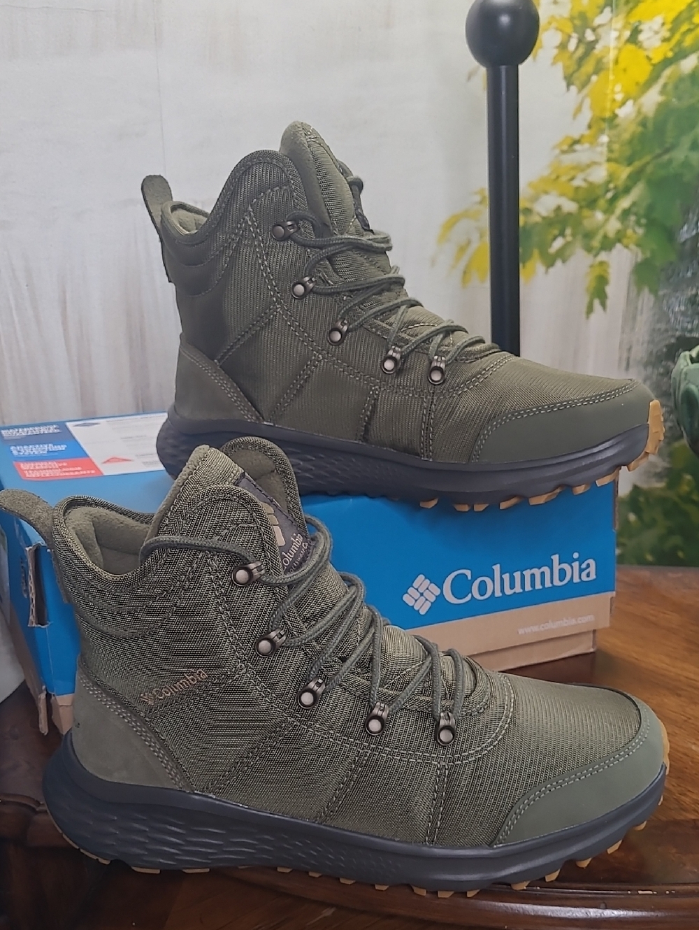 New in box! Columbia Fairbanks Mens 8.5 Green Trail Ready HikingWaterproof Boots